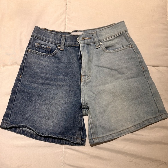 Two tone Jean mom shorts ✨ - Picture 1 of 5